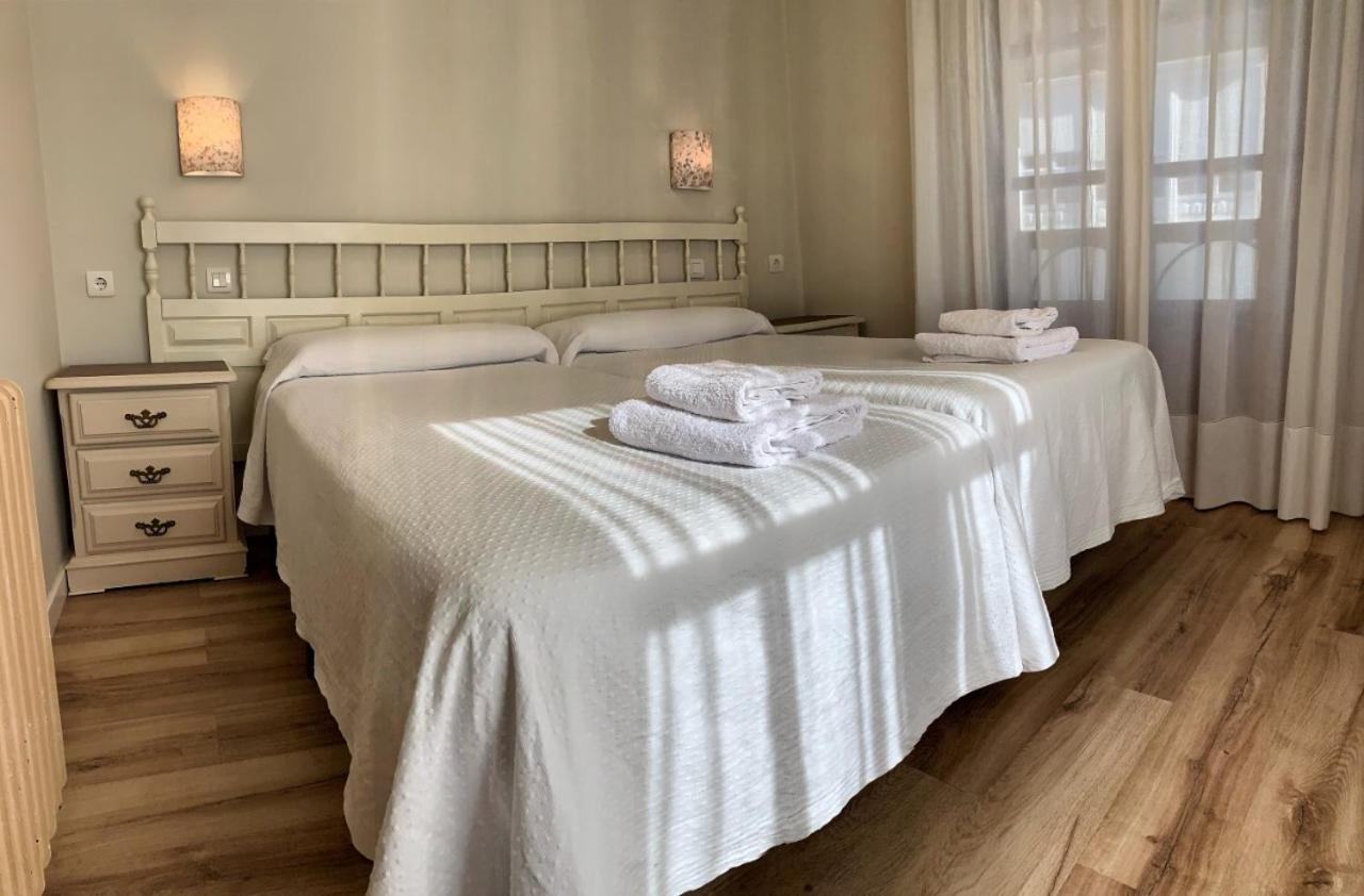 Hostal Restaurante Mendez Villafranca Del Bierzo Ngoại thất bức ảnh