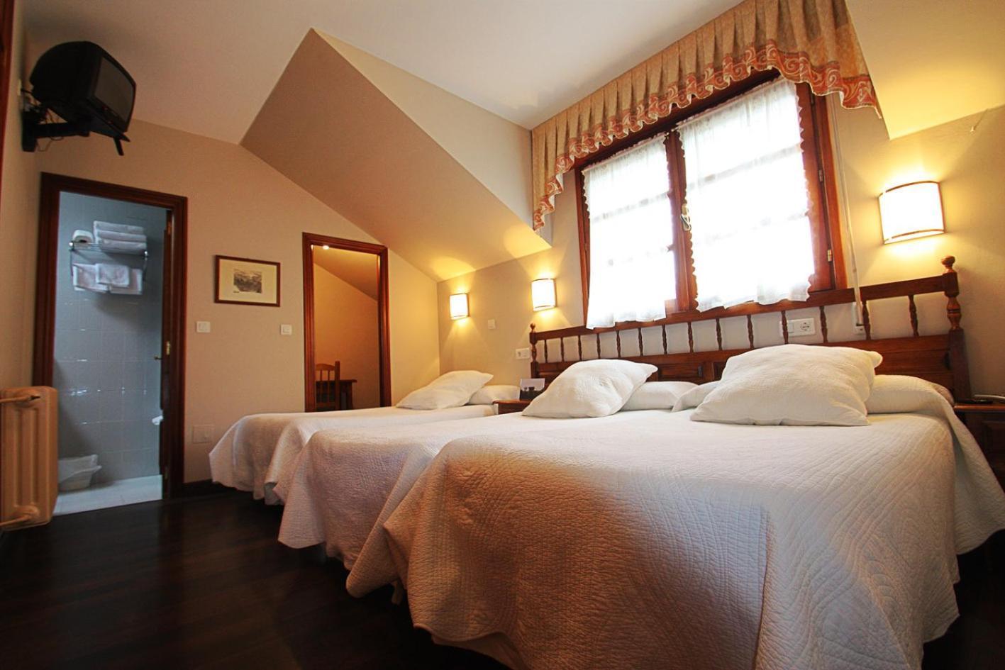 Hostal Restaurante Mendez Villafranca Del Bierzo Ngoại thất bức ảnh